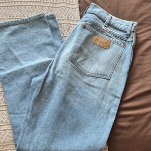 Wrangler women’s Classic Blue Straight Jeans
